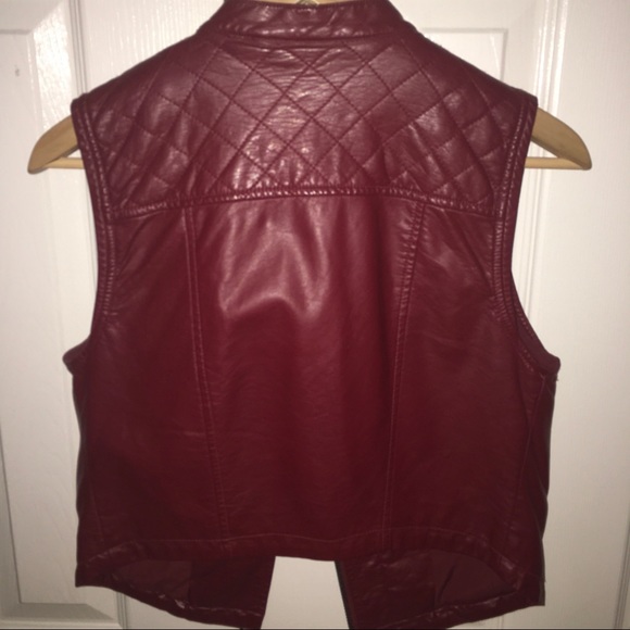 READ DESCRIPTION GUESS Red / Maroon Faux Leather Moto Vest
Size XS - Picture 2 of 7